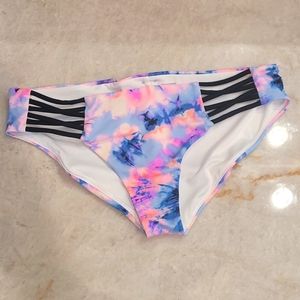 Strappy bikini bottoms